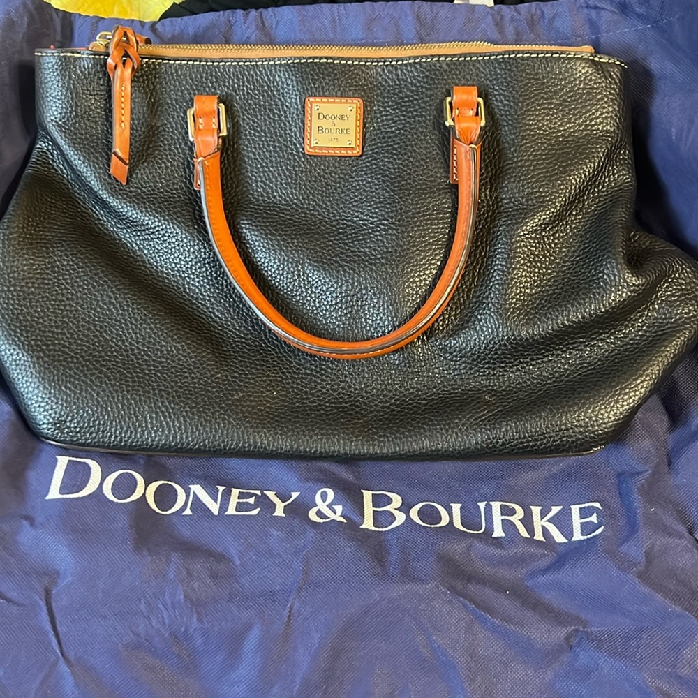 🛑SOLD🛑Dooney & Bourke purse 👜